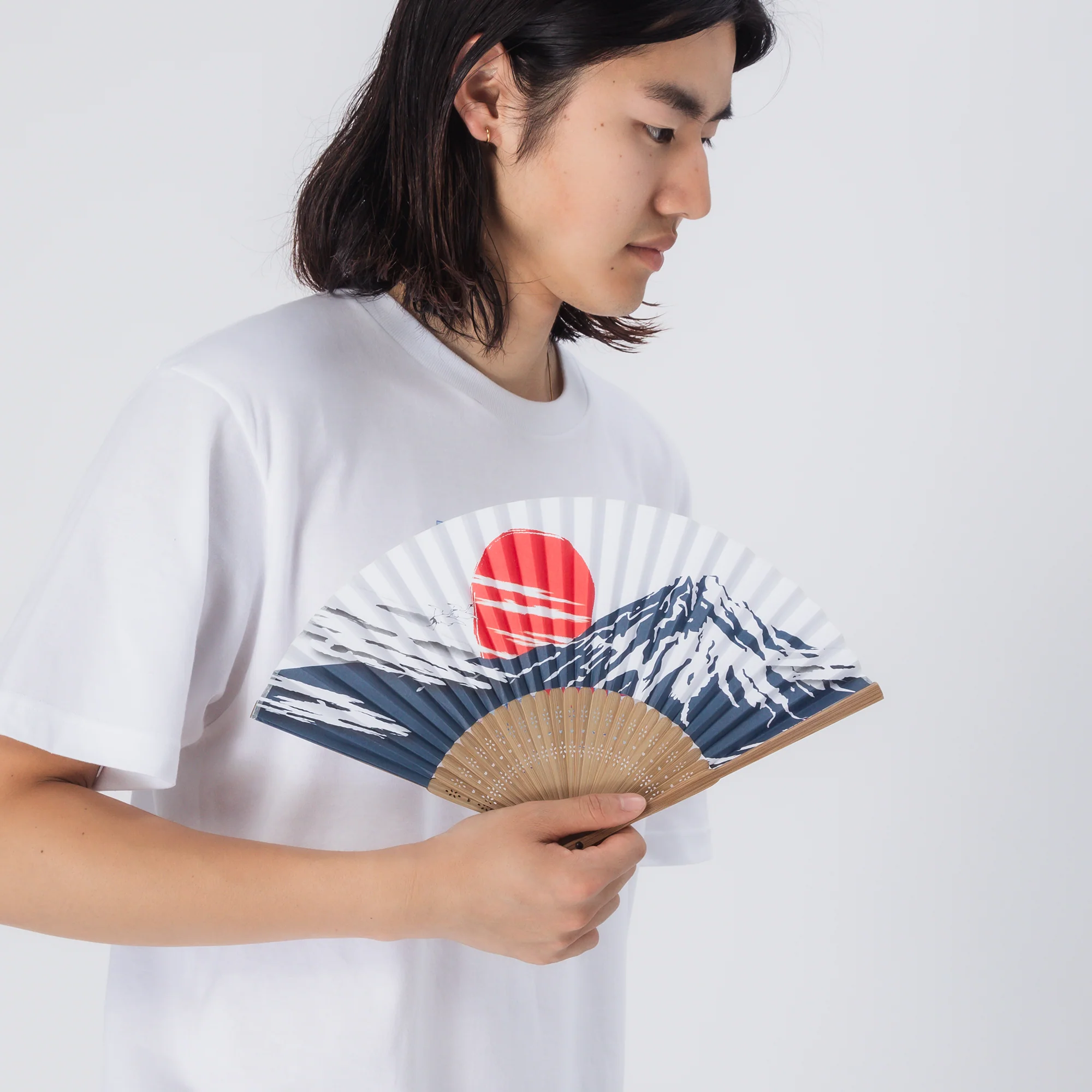 410-tenga-hand-fan-dark-blue-2.webp TENGA HAND FAN DARK BLUE